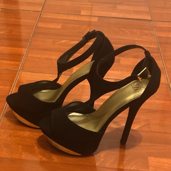 Size 10 black heels with gold trim - Picture 6 of 8